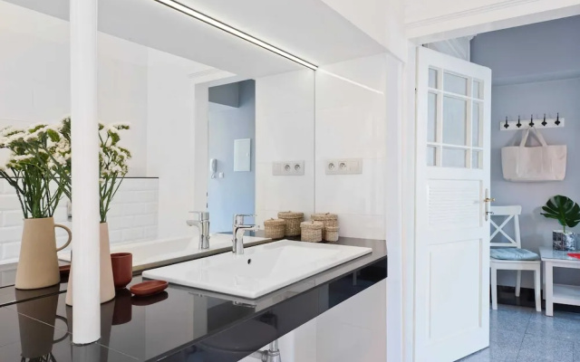 Square Apartment by Loft Affair