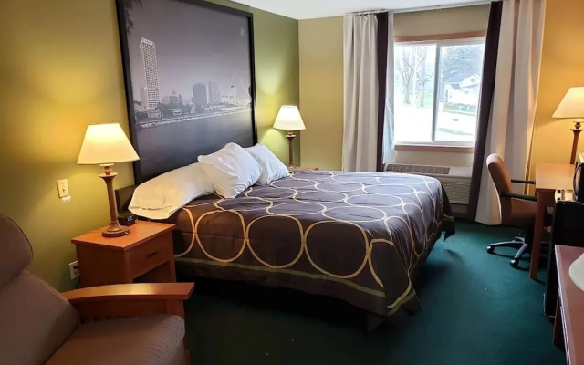 Super 8 By Wyndham Berlin Wi