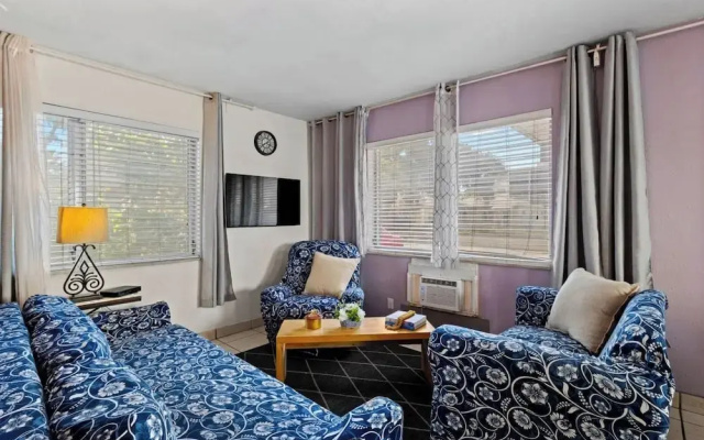 Cozy 2BR in Hollywood FL Pet Friendly