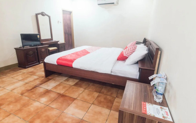 OYO 1688 Collin Beach Hotel
