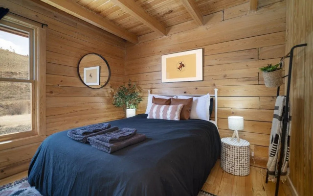 Innsbrook Cabin 4 Bedroom Cabin by RedAwning