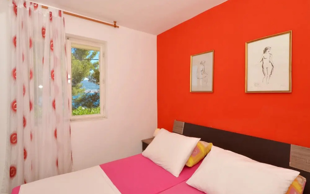 A - Large apt With big Terrace, Next to the Beach