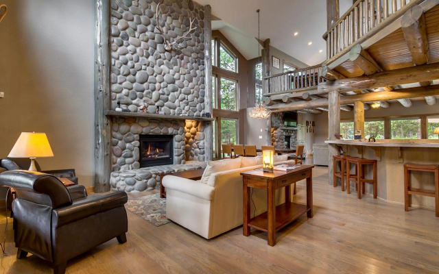 Silver Pine Lodge