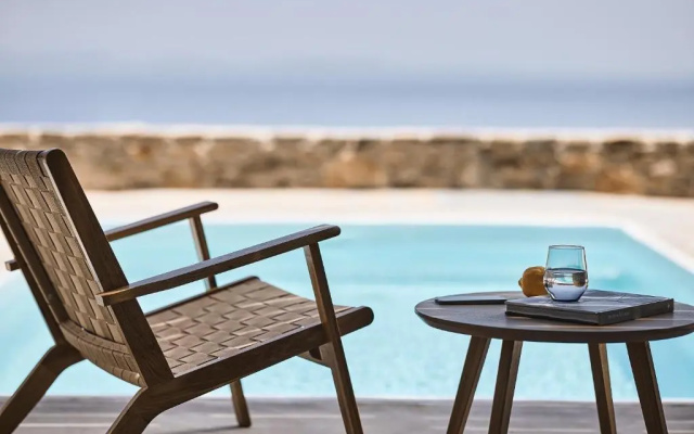 Niva Pool Suites