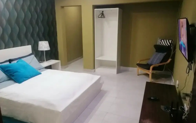 Guest House Sleeps 14 With Terrace