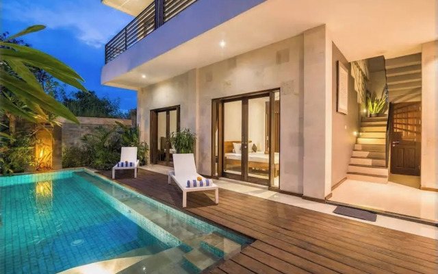 3 BR, 250 Sqmt Villa, Terrace, 10 min Available