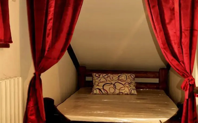 Hostel S