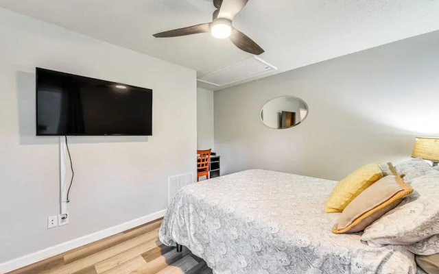 Pet friendly Charlotte Home w Deck Near Uptown