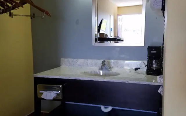 Budget Host Inn