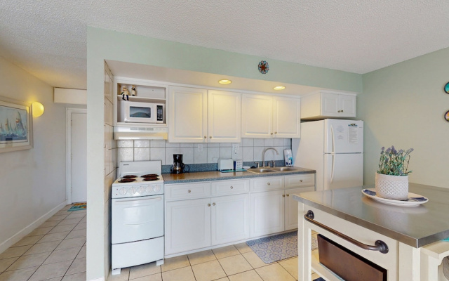 Mariners Cove 302