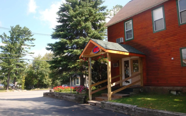 Maple Leaf Inn - Lake Placid