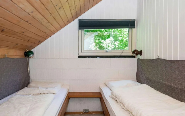 Cozy Holiday Home With Roofed Terrace in Glesborg