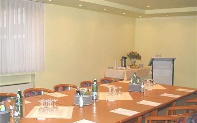 Hotel Am Lunik Park