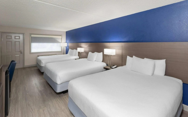 Angel Inn Near IMAX, a Travelodge by Wyndham