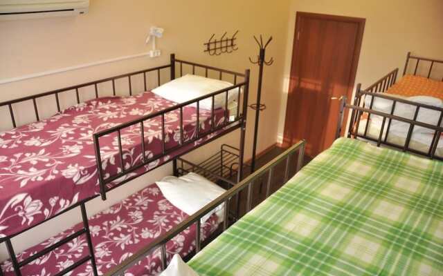 Гостиница The 8th floor hostel в Иркутске отзывы, цены и фото номеров - забронировать гостиницу The 8th floor hostel онлайн Иркутск вид на фасад