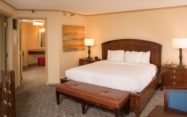 DoubleTree by Hilton Tulsa - Warren Place
