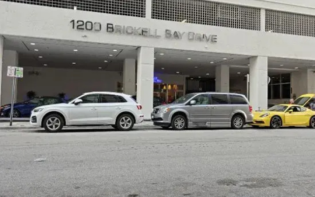 Suites R Us Brickell Bay Dr