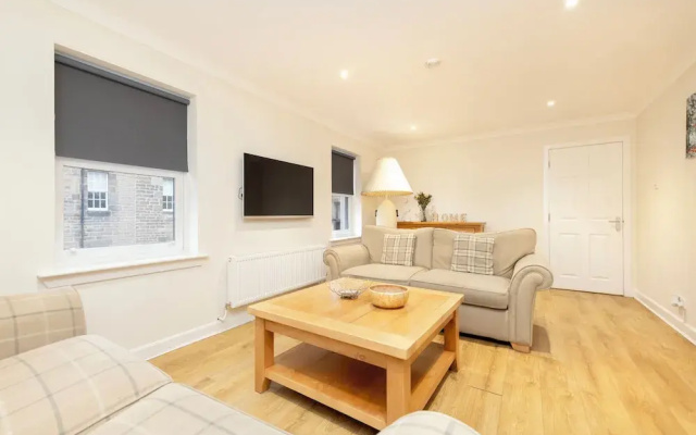JOIVY Gorgeous Flat Near Edinburgh Castle W/ Parking