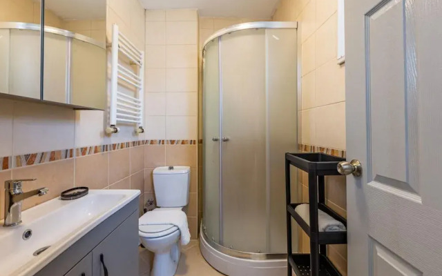 Central and Modern Flat with City View in Sisli