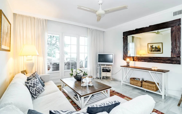AB2-Wonderful 2 bedroom apt with fantastic views
