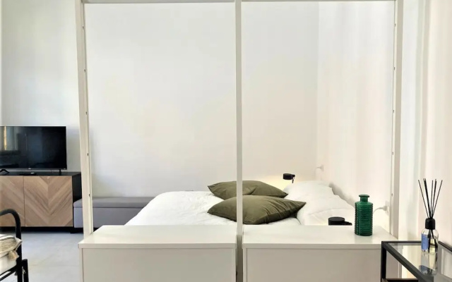 Contemporary studio- Ornato 13