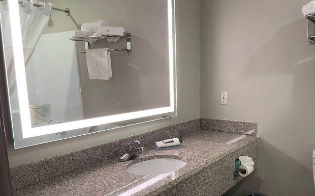 Days Inn & Suites by Wyndham Tahlequah
