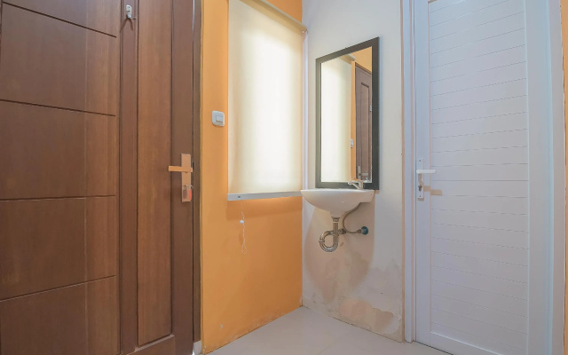 RedDoorz near Alun Alun KC Haurgeulis