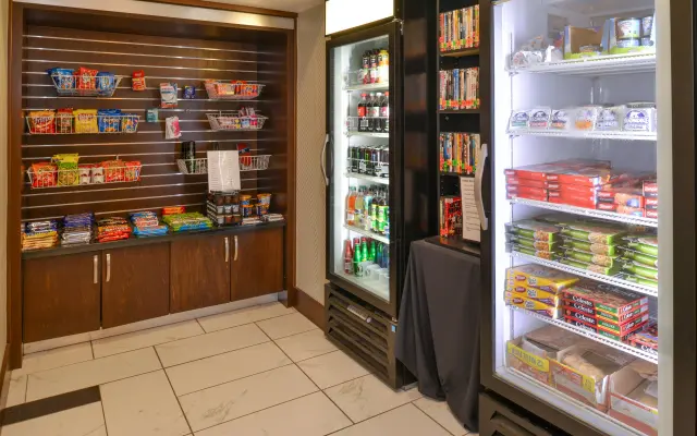 Holiday Inn Express & Suites Greenfield by IHG