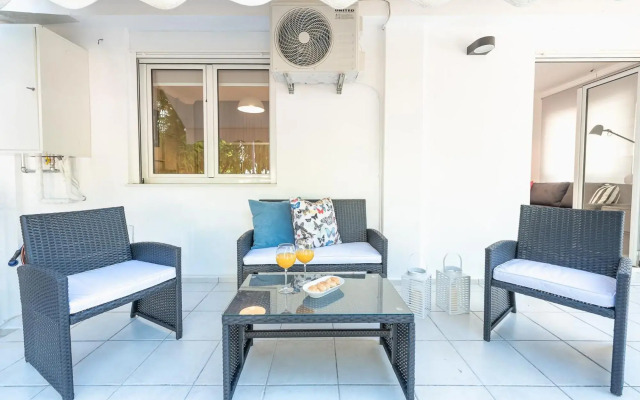 2 stops to Acropolis - Free Cancellation - Terrace