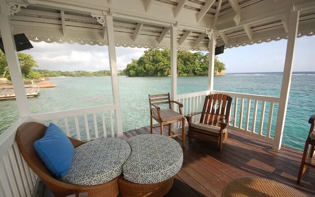 Отель San Cove, Blue Lagoon, Port Antonio 4BR вид на фасад