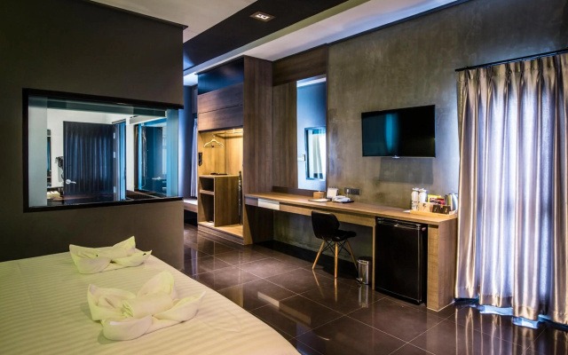 Cresco Hotel Buriram