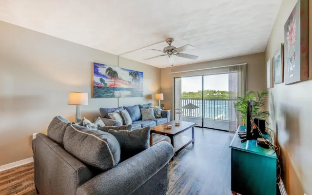 Bayshore Yacht & Tennis 216