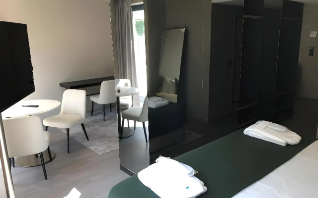 Omid Saldanha Hotel