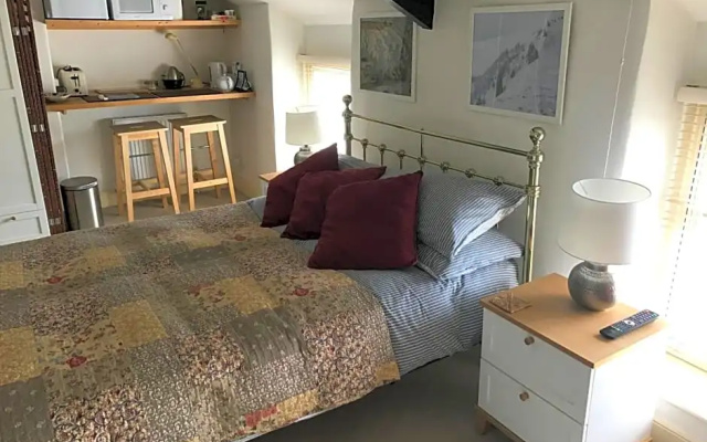 Large guest room in stylish Georgian town house