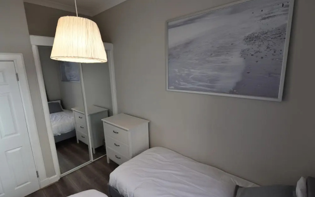 First - Caledonian House Apartment