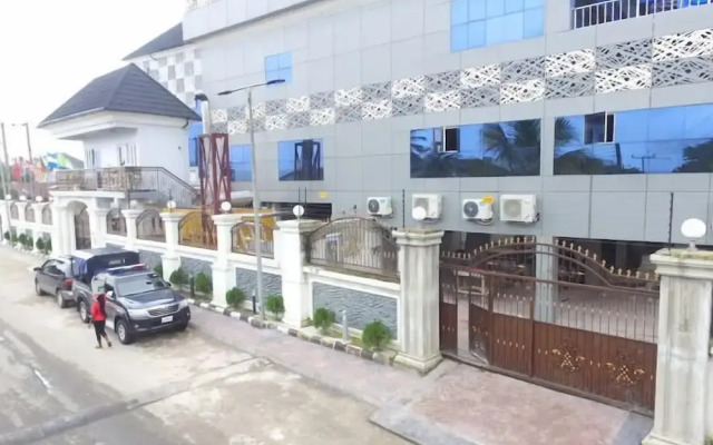 Ugwis Hotel and Suites