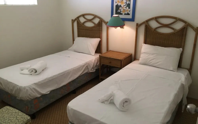 Amokura By The Coral Sea
