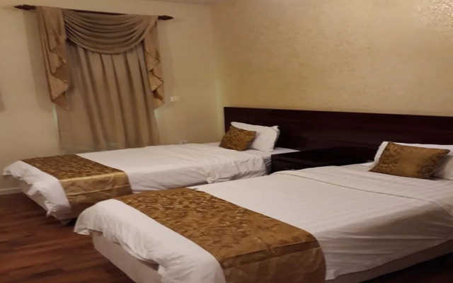 Nice Land Apart-Hotel