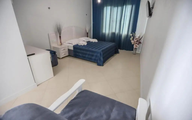 Hometel 4 Friends