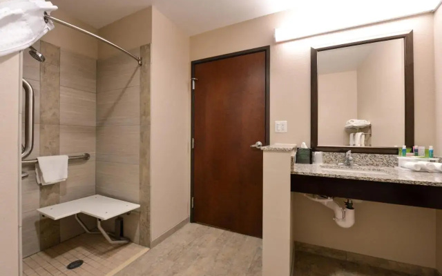 Holiday Inn Express & Suites Williams