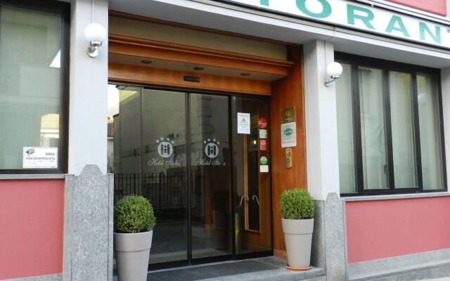 Hotel Italia Сан-Мартино-Сиккомарио вид на фасад