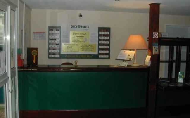 Glisy Hotel
