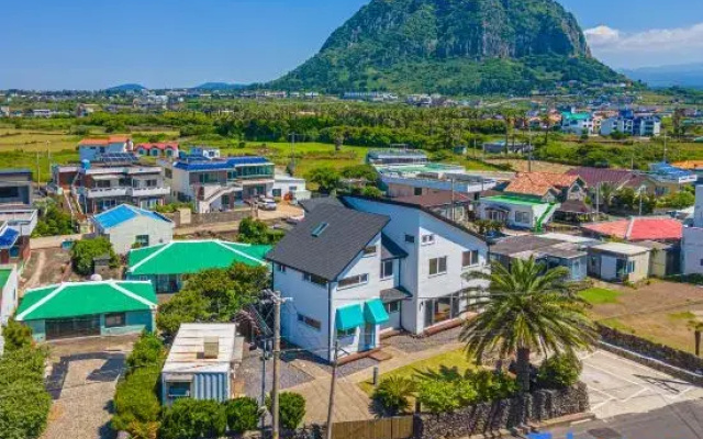 Rein Jeju Family Room with Mountain 101