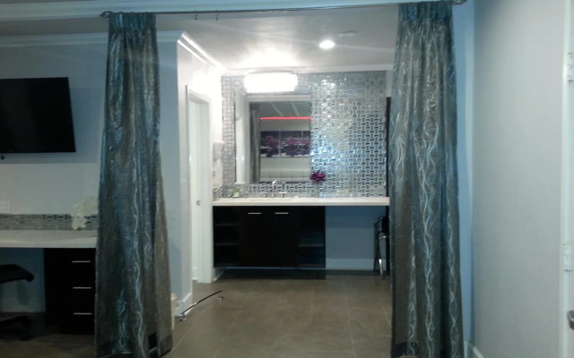 Hollywood VIP Hotel