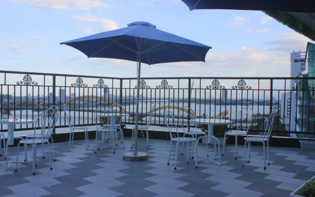 Pariat River Front Hotel