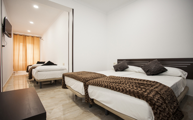 Отель Hostal Rincón De Sol Мадрид комната для гостей