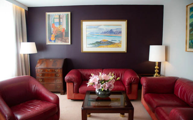 Отель Holt - The Art Hotel