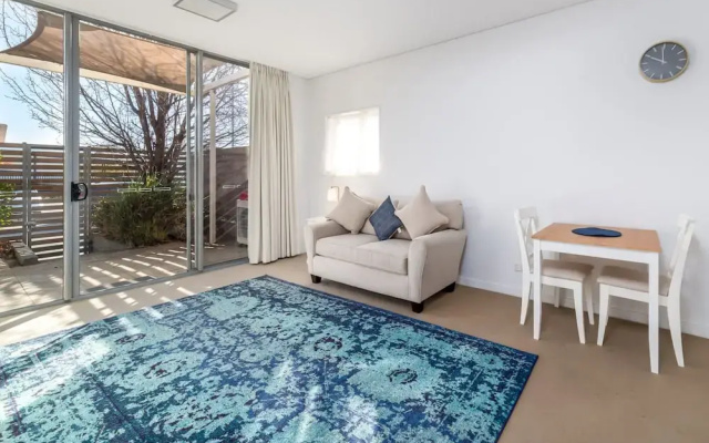 Exquisite Apartment With BBQ and Pool, Near Shops