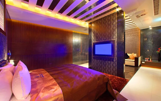 Le Chateau Hotel