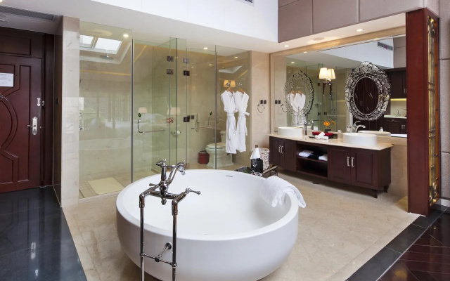 Eden Club House